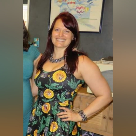 Meet your Posher, Emily - Picture 2 of 3